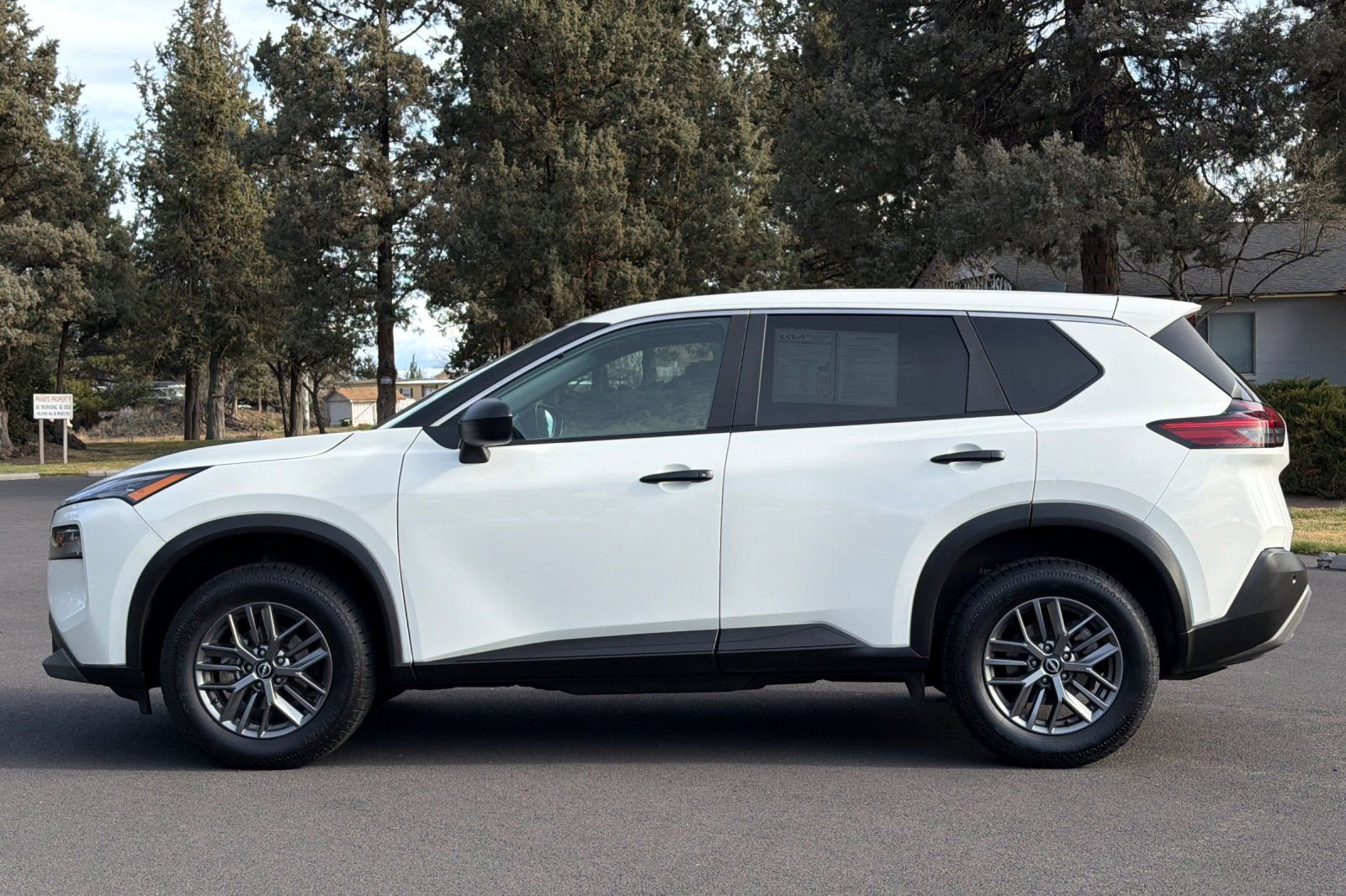 Used 2023 Nissan Rogue S image 7