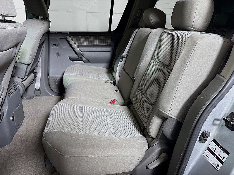 Used 2005 Nissan Armada SE w/ (T01) Tow Pkg image 18