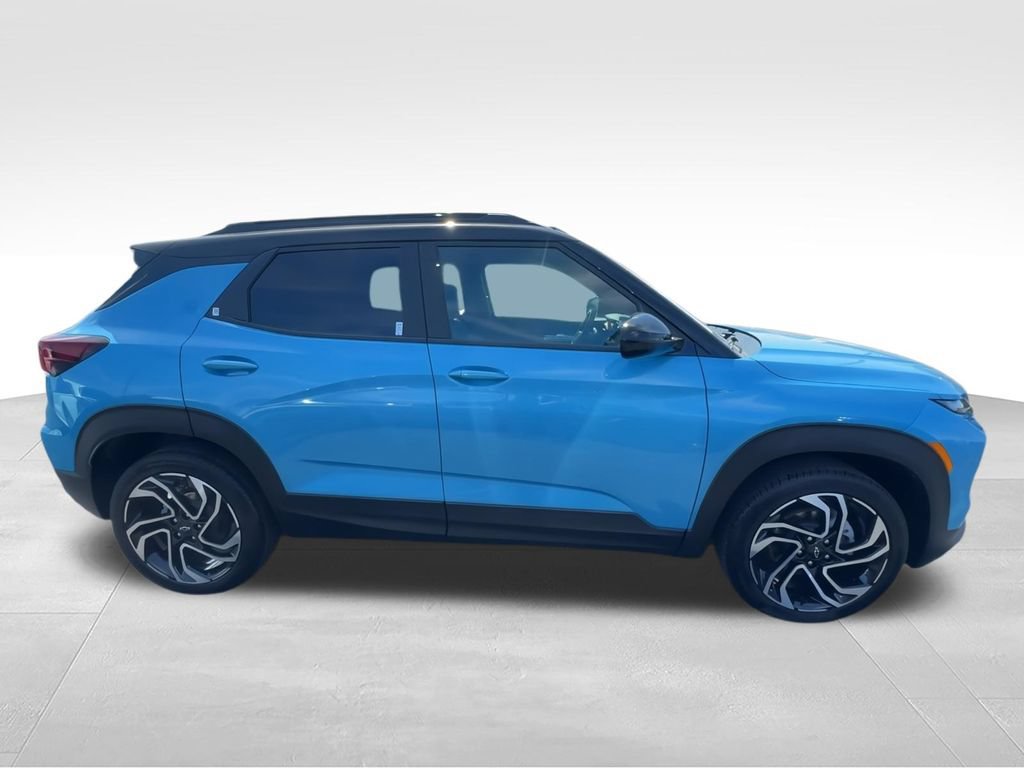 Used 2025 Chevrolet TrailBlazer RS w/ Convenience Package AWD/4WD image 9