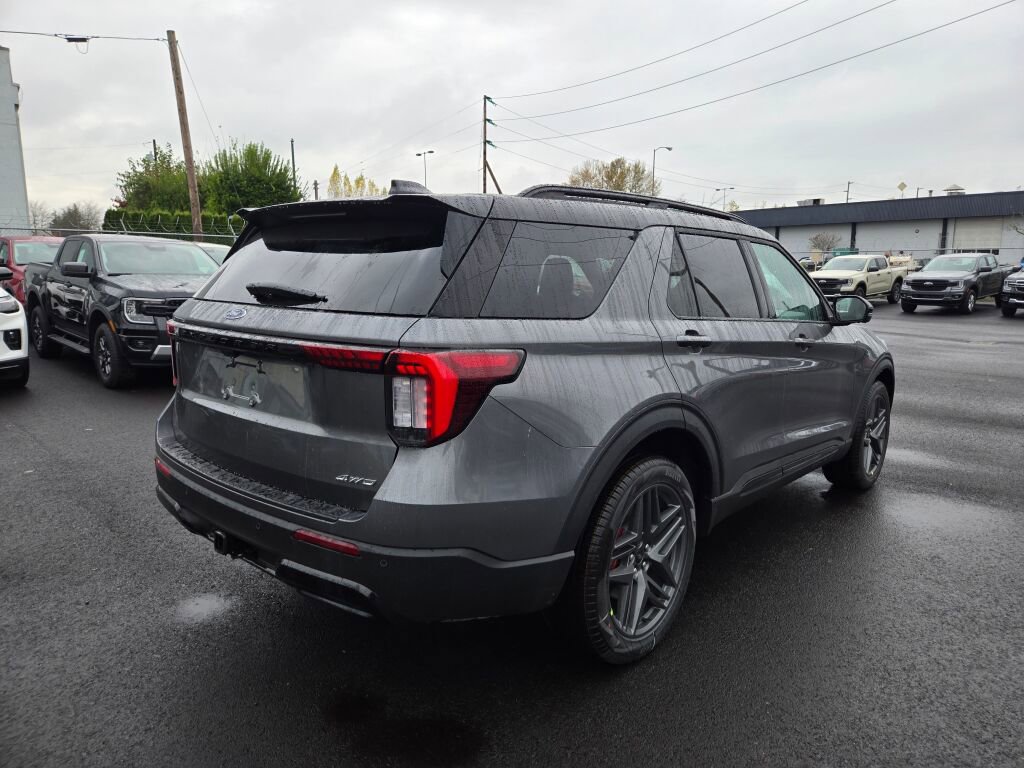 New 2026 Ford Explorer ST-Line w/ ST-Line Street Pack AWD/4WD image 5