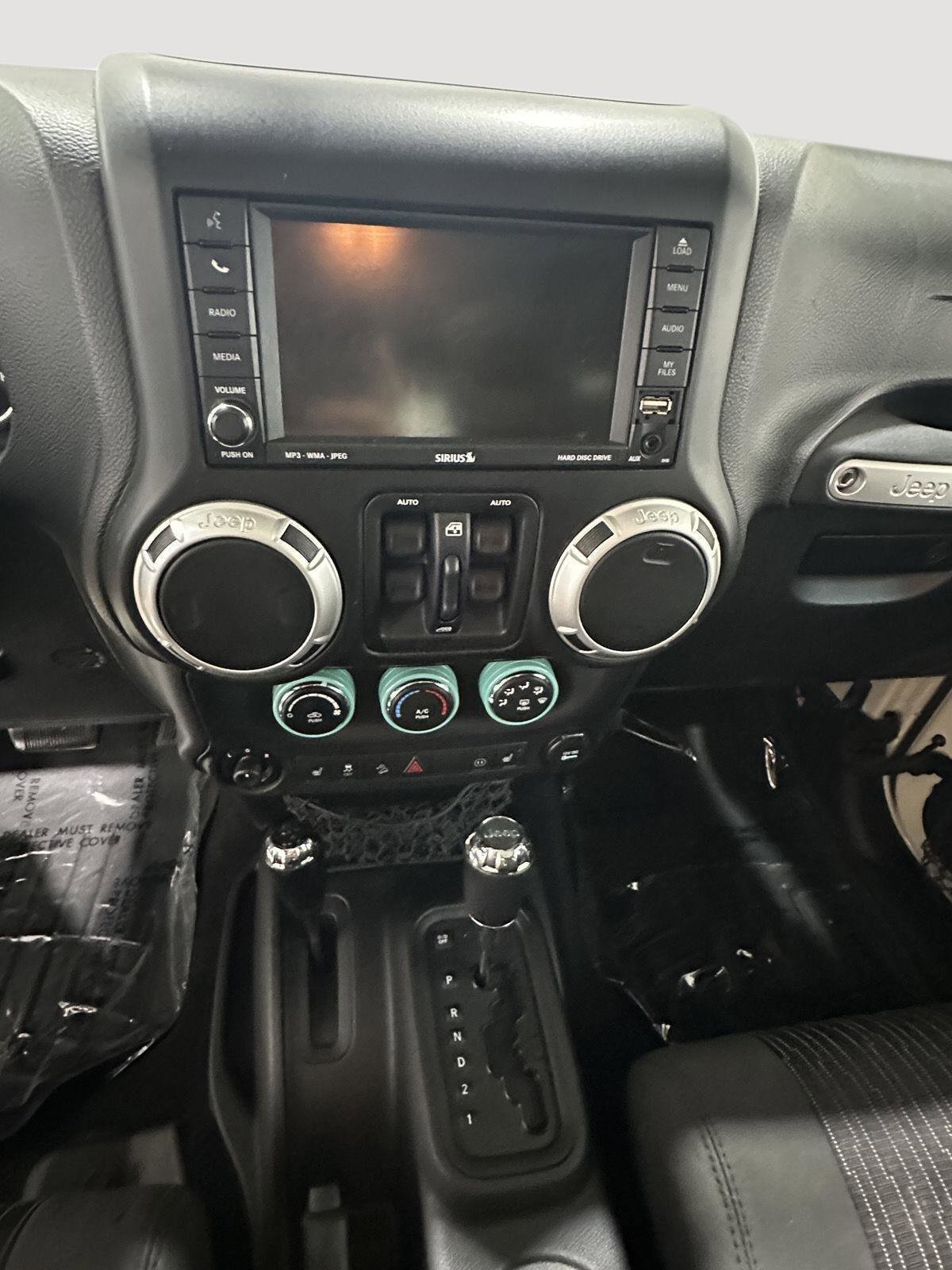 Used 2011 Jeep Wrangler Unlimited Sahara w/ Connectivity Group AWD/4WD image 12