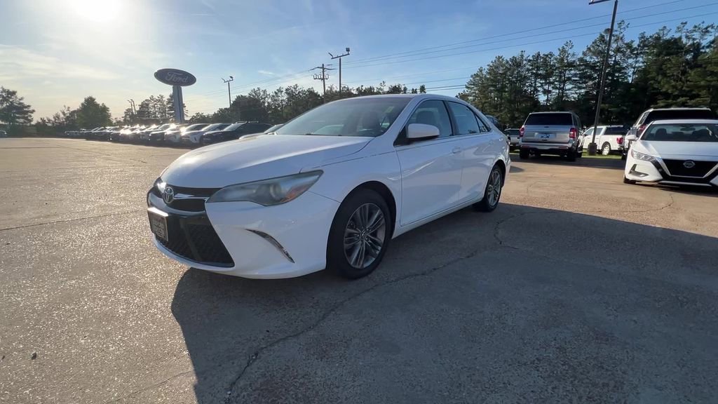 Used 2015 Toyota Camry SE FWD image 2