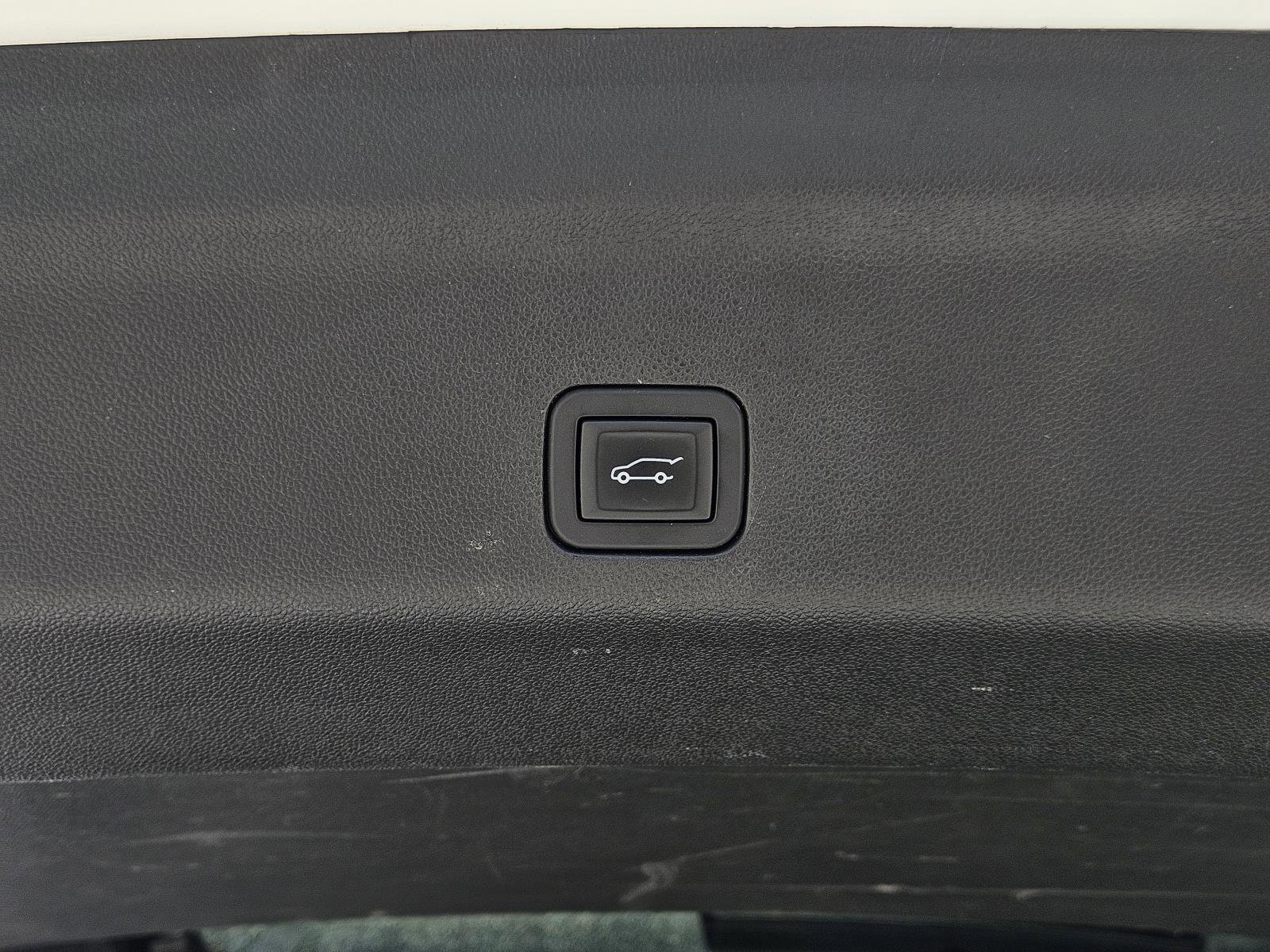 Used 2024 GMC Yukon XL Denali AWD/4WD image 12