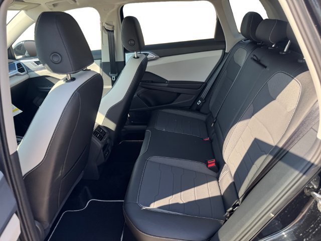 New 2026 Volkswagen Taos SE FWD image 11