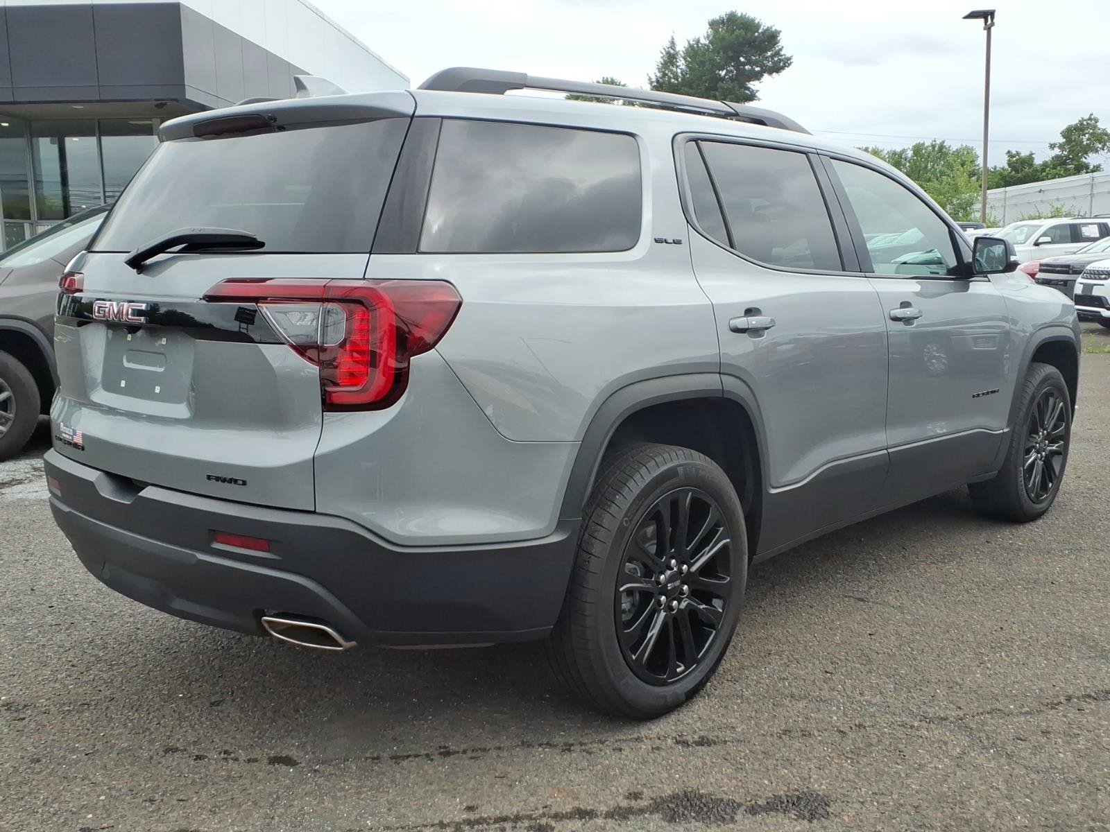 Certified 2023 GMC Acadia SLE w/ Driver Convenience Package AWD/4WD image 3