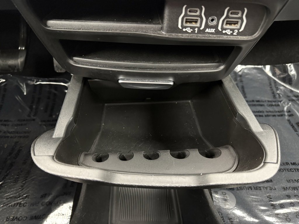 Used 2023 Chrysler Pacifica Touring image 34