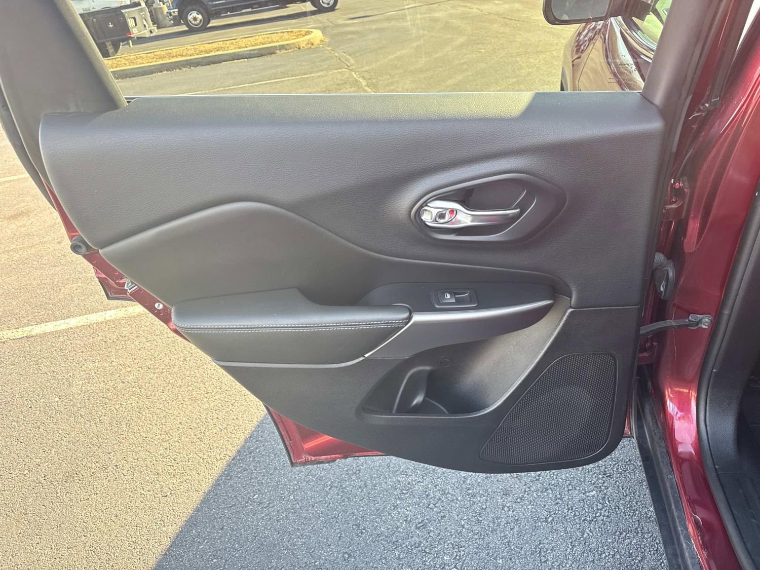 Used 2019 Jeep Cherokee Latitude Plus image 14