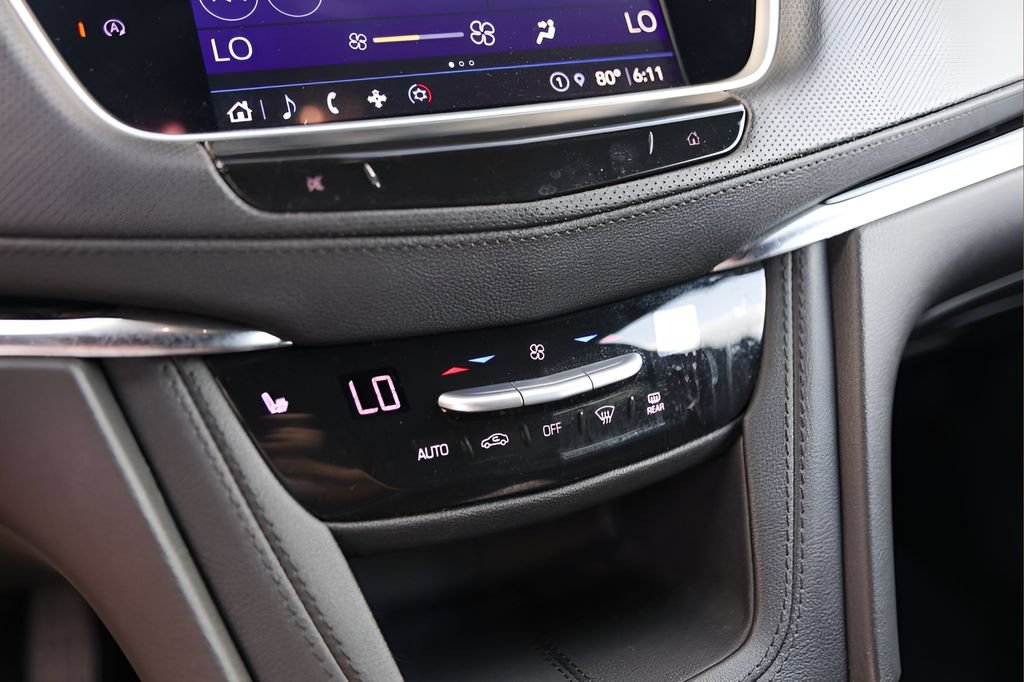 Used 2025 Cadillac XT6 Luxury w/ LPO, Bronce Accent Package FWD image 18