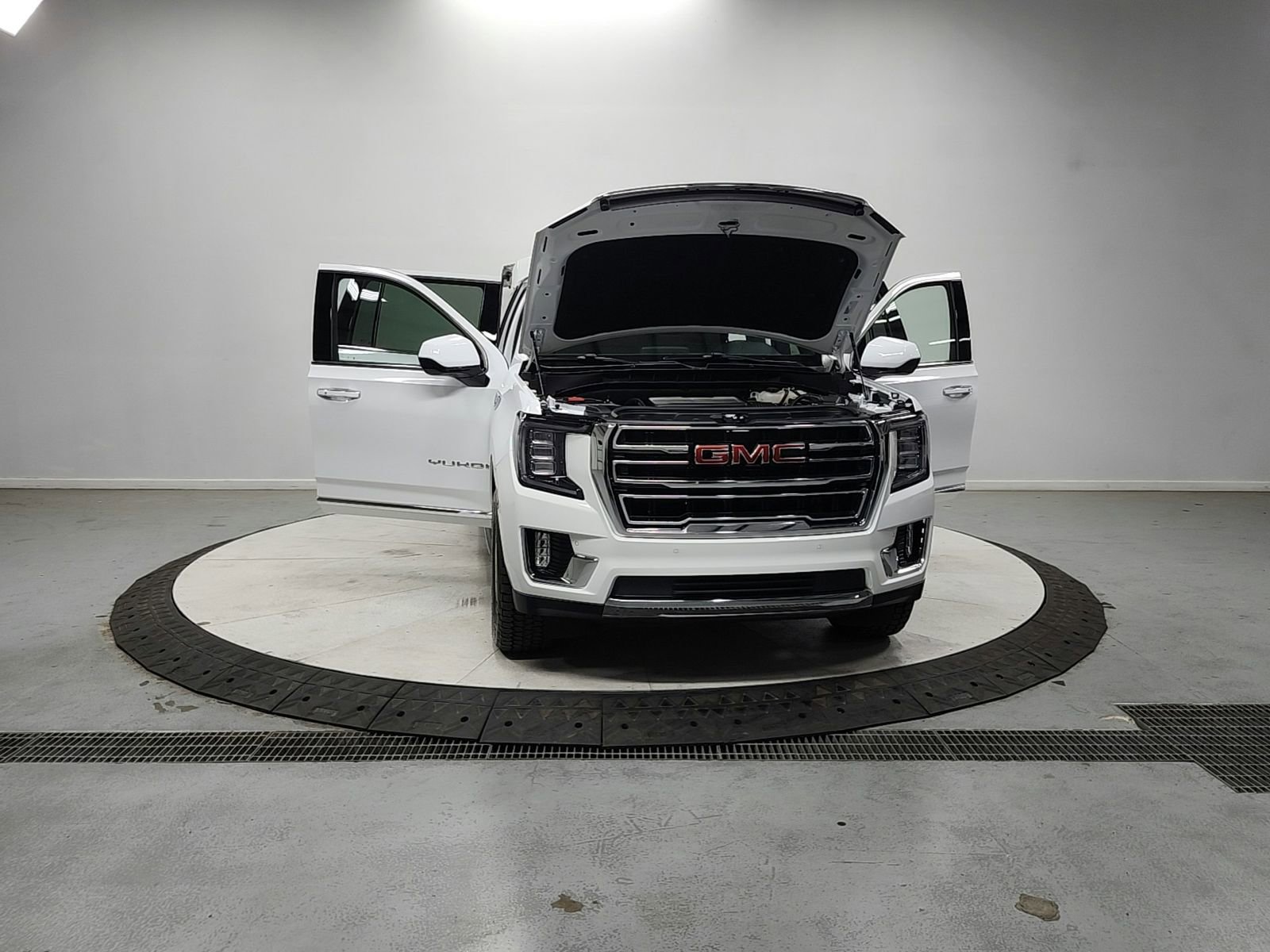 Used 2024 GMC Yukon XL SLT image 10