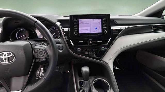 Used 2022 Toyota Camry SE w/ Convenience Package FWD image 11