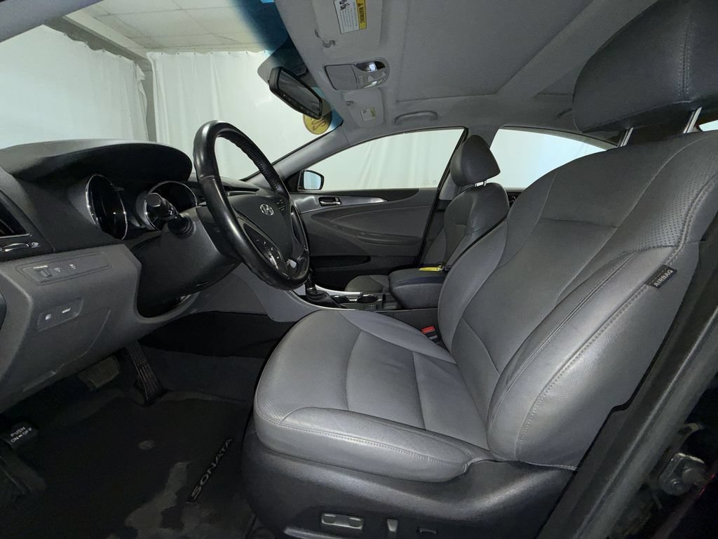 Used 2015 Hyundai Sonata Limited w/ Option Group 02 FWD image 11