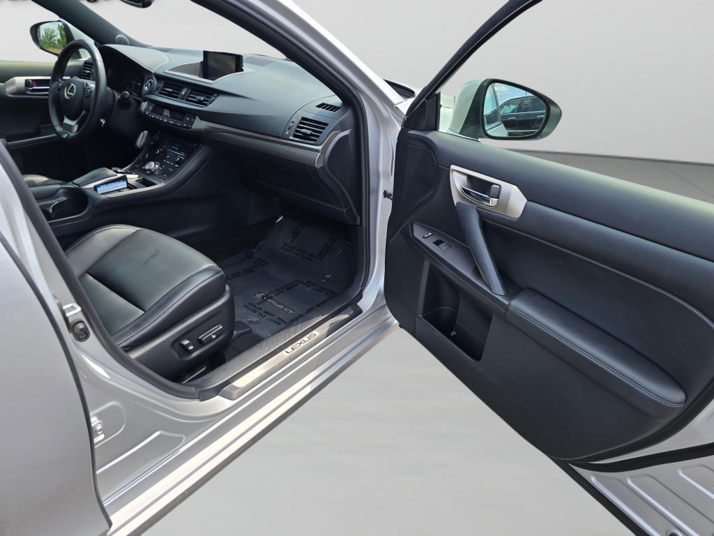 Used 2014 Lexus CT 200h w/ F Sport w/Nuluxe Interior FWD image 30