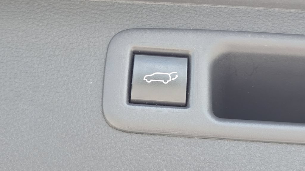 Used 2023 Toyota Highlander XLE FWD image 37