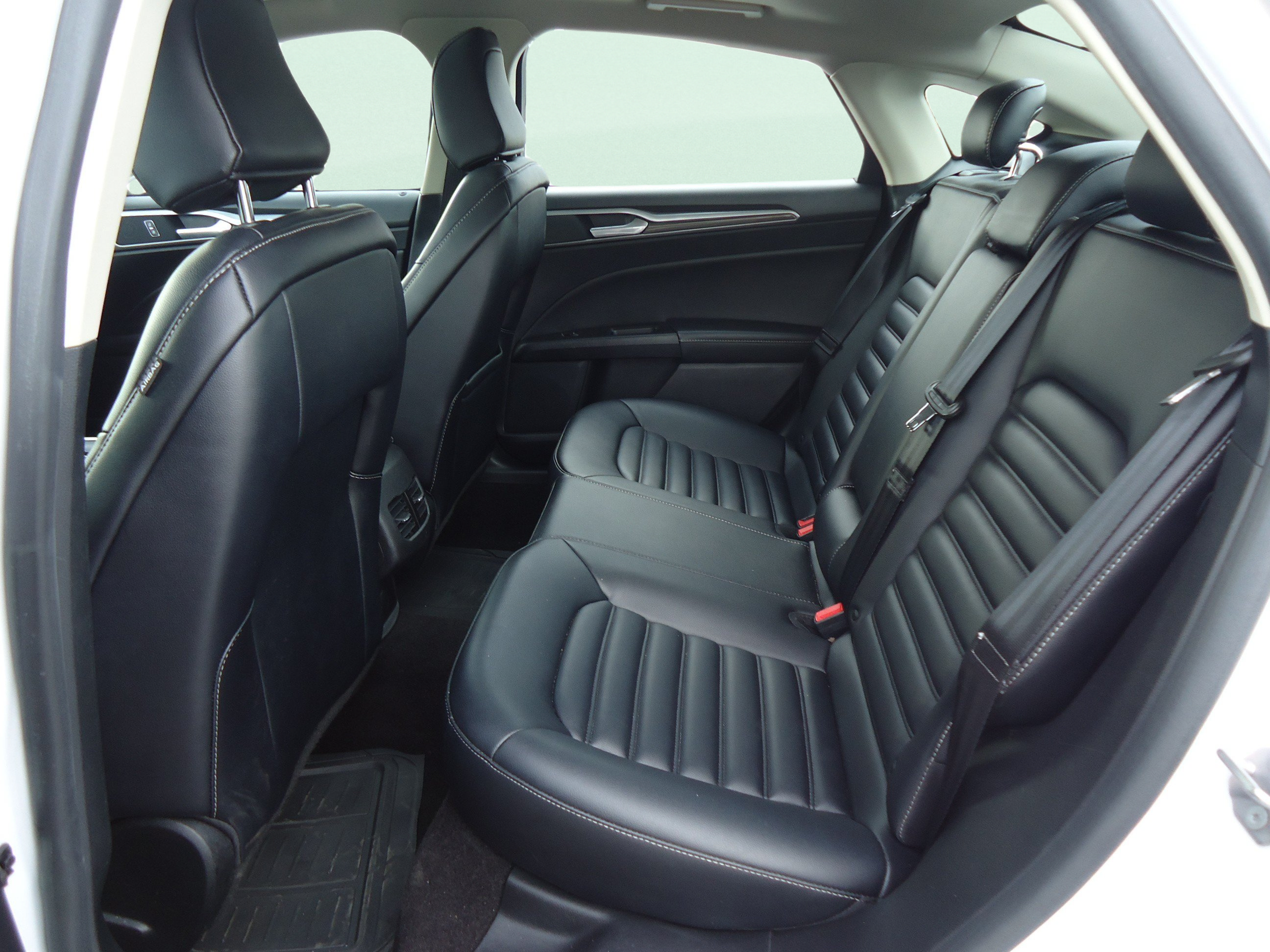 Used 2020 Ford Fusion SEL FWD image 15