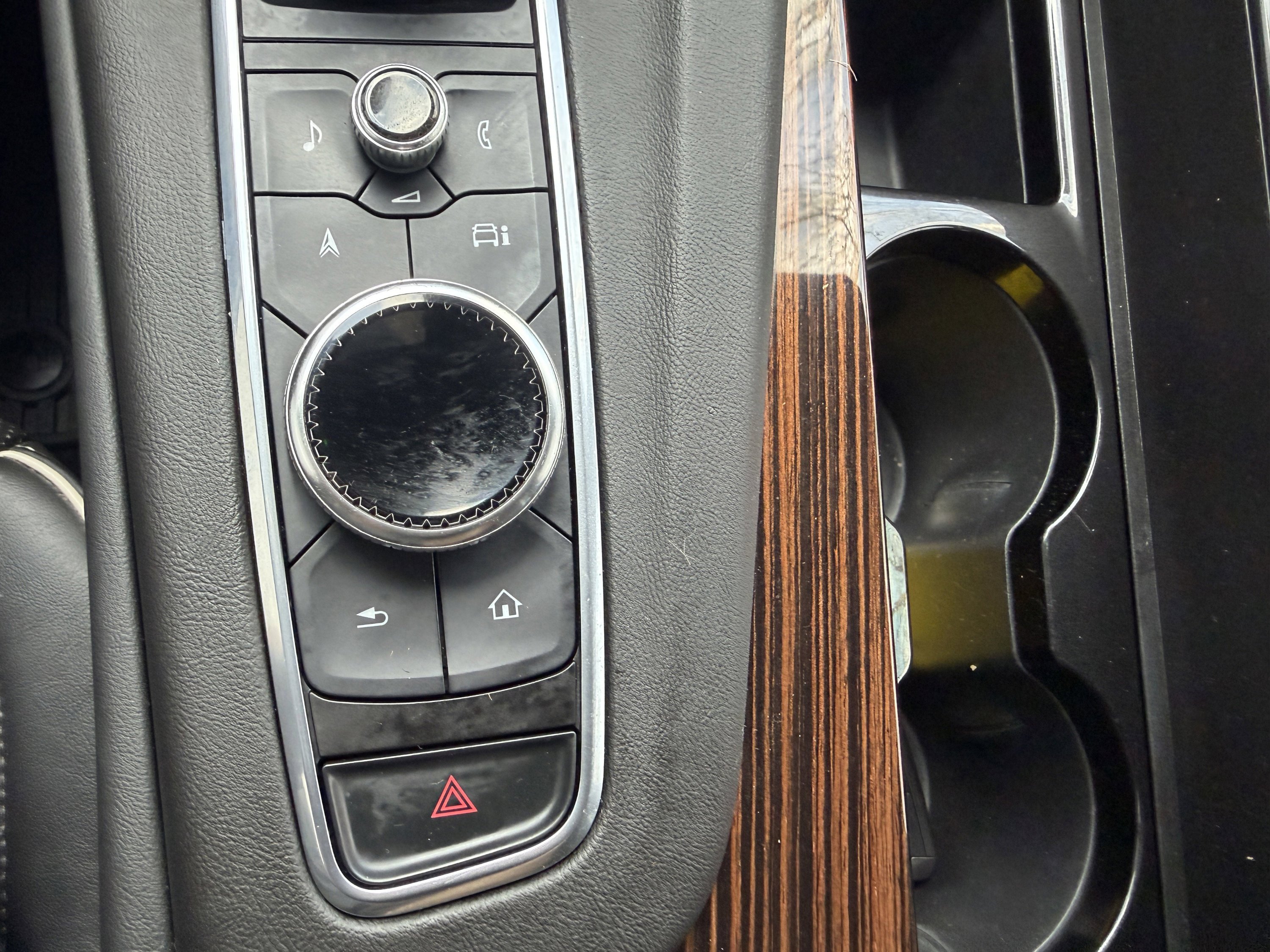 Used 2022 Cadillac Escalade ESV Premium Luxury w/ Performance Package AWD/4WD image 30
