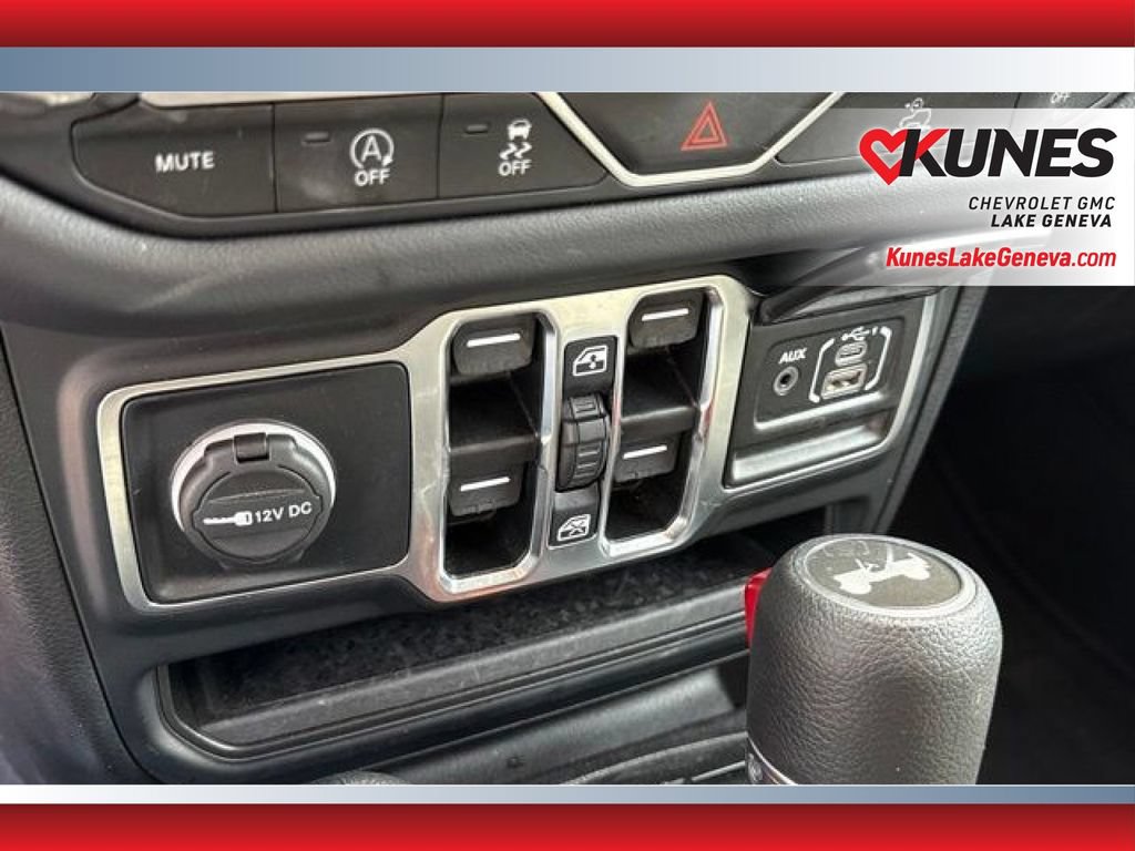 Used 2025 Jeep Wrangler Unlimited Sahara AWD/4WD image 28