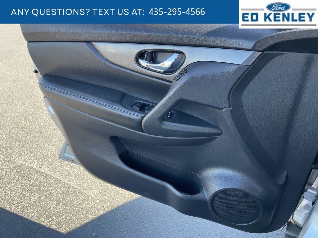 Used 2015 Nissan Rogue SV AWD/4WD image 16