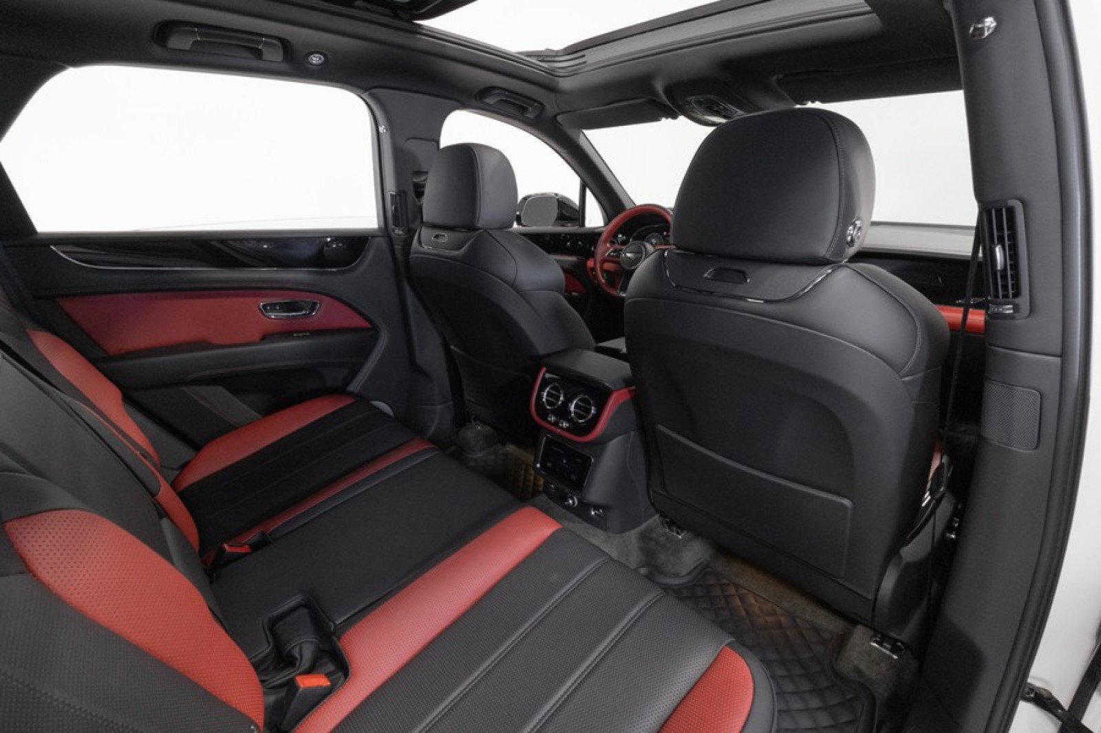 Used 2022 Bentley Bentayga AWD/4WD image 65