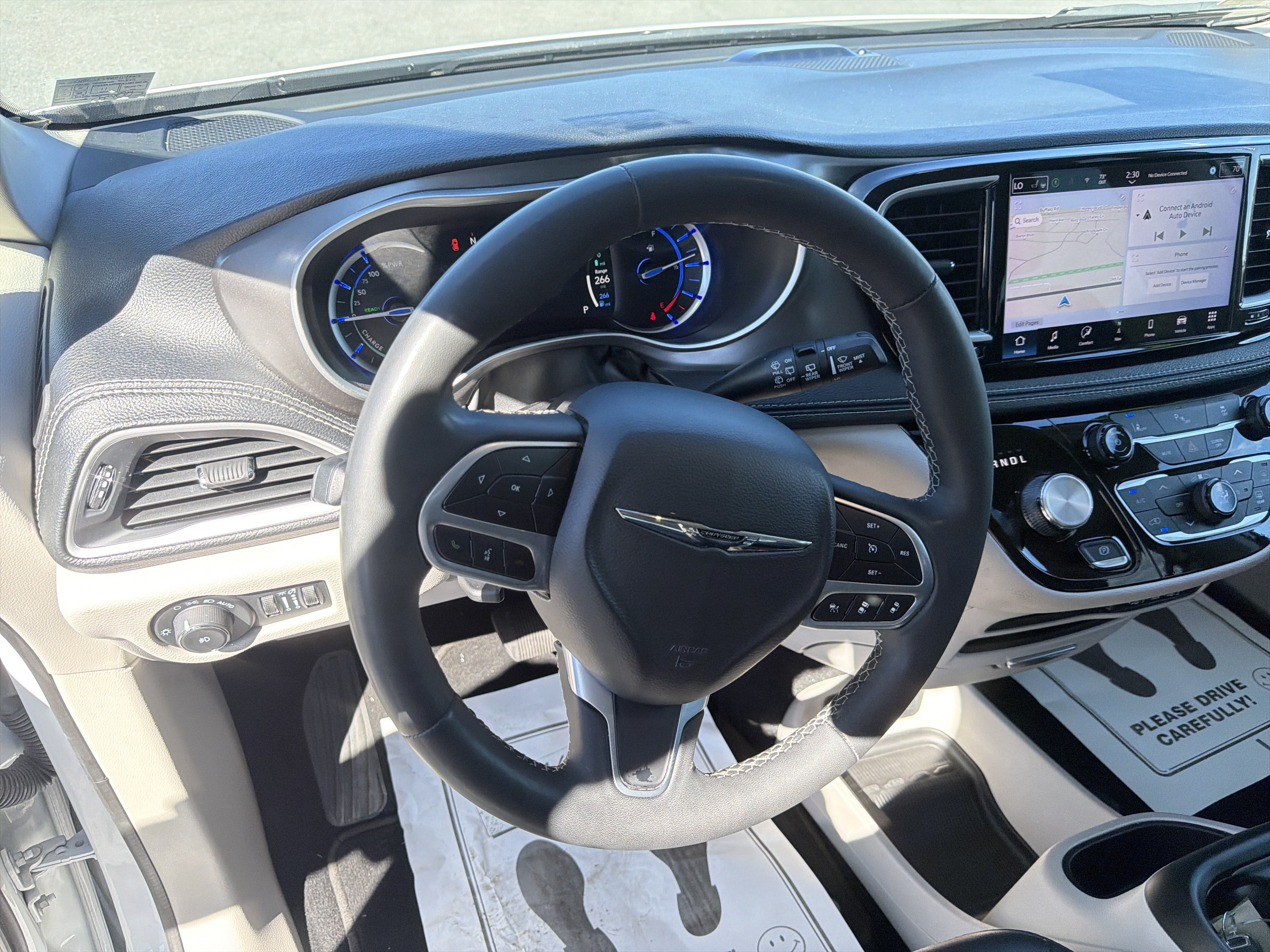 Used 2024 Chrysler Pacifica Limited FWD image 18