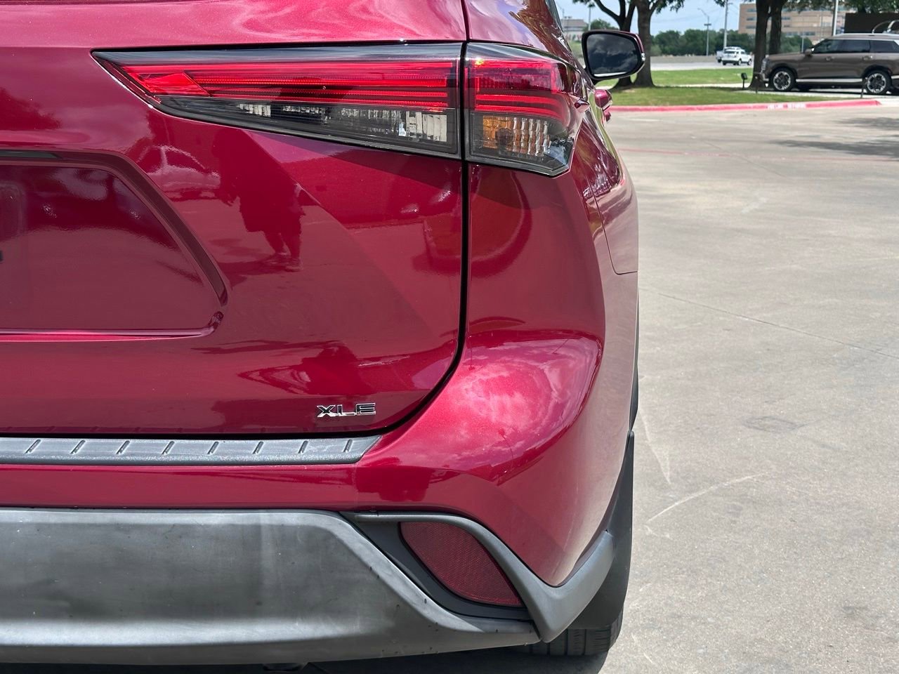 Used 2022 Toyota Highlander XLE image 11
