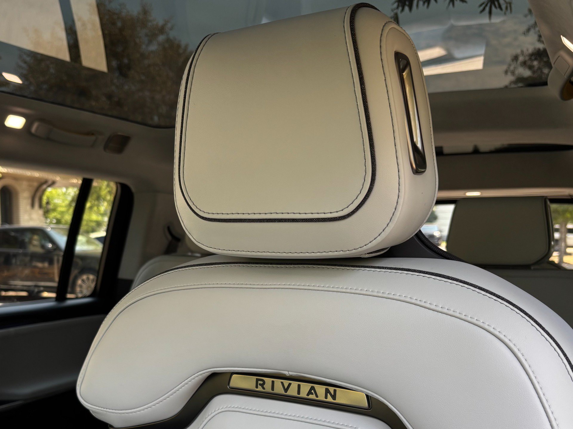 Used 2024 Rivian R1S Adventure Dual AWD/4WD image 13
