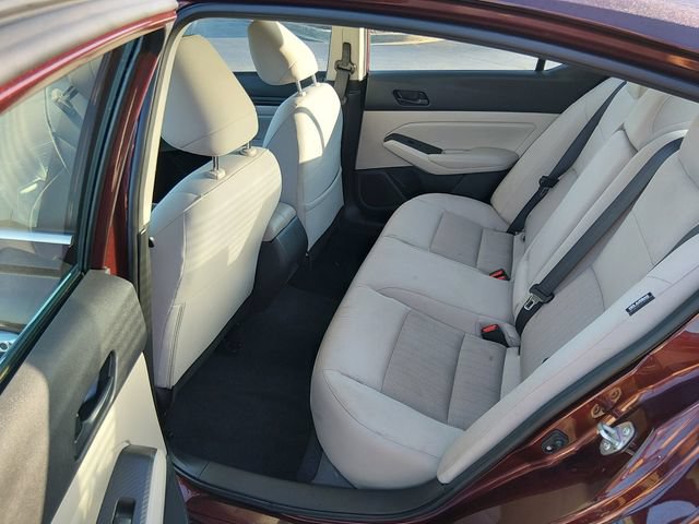 Used 2025 Nissan Altima 2.5 SV FWD image 12
