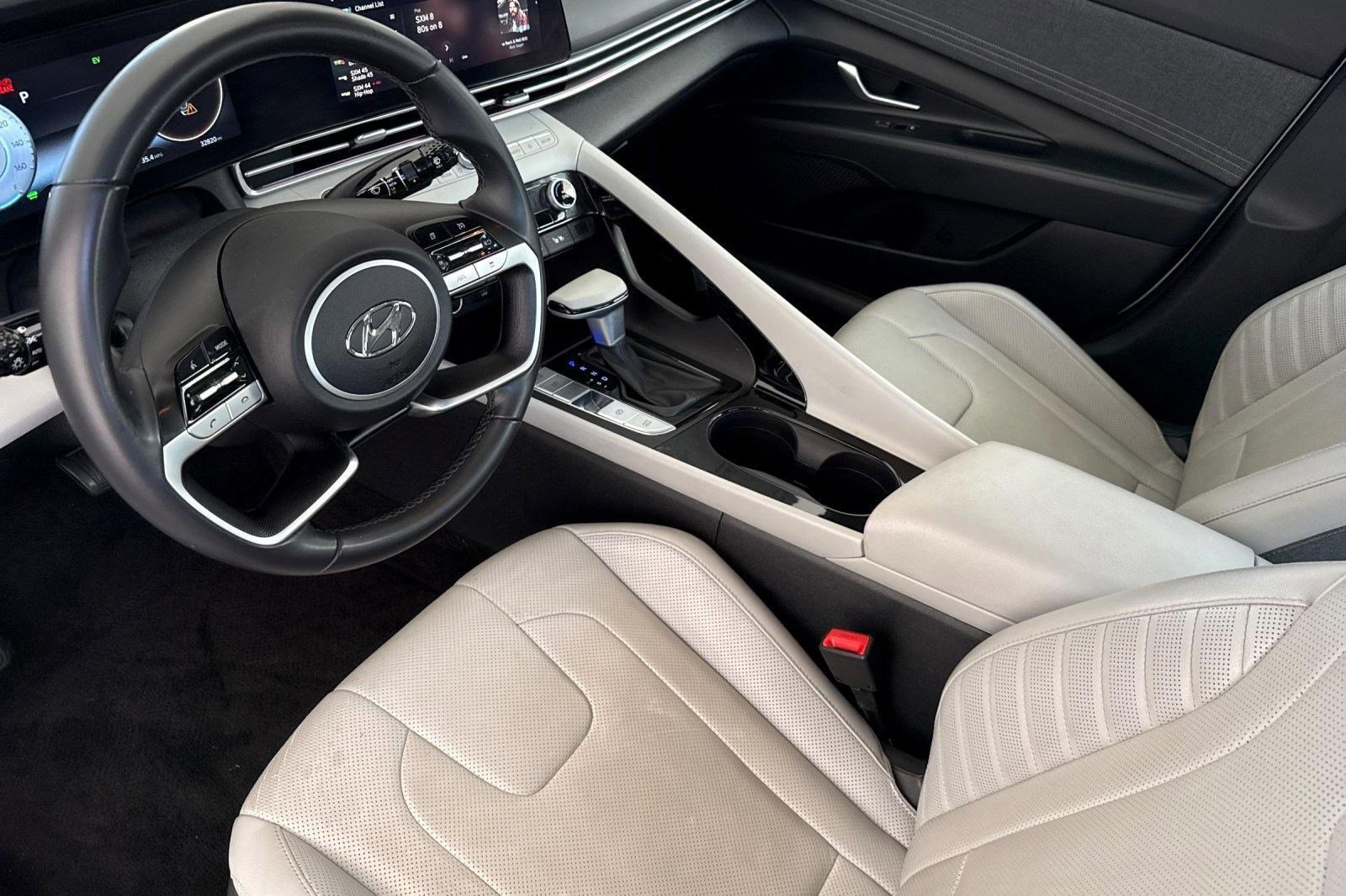 Used 2023 Hyundai Elantra Limited w/ Cargo Package FWD image 4