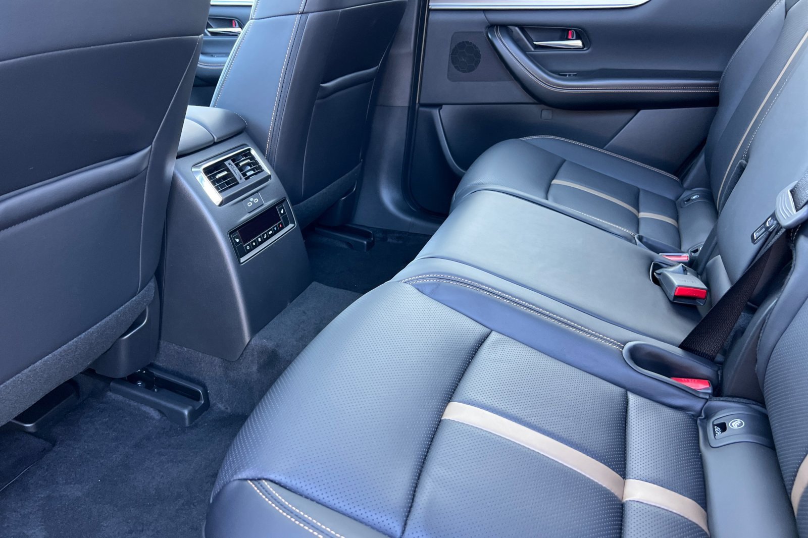 New 2025 MAZDA CX-70 Plug-In Hybrid w/ Premium Plus image 13