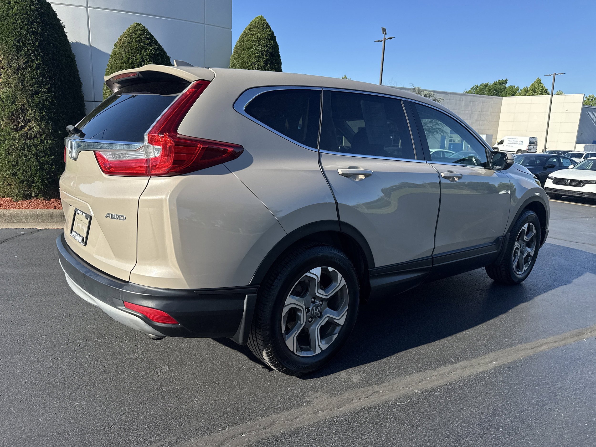 Used 2017 Honda CR-V EX-L image 4