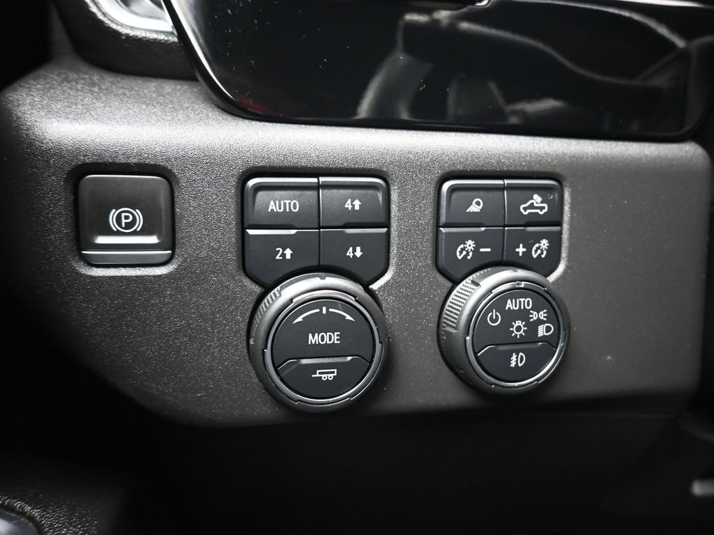 Used 2024 Chevrolet Silverado 1500 LT Trail Boss w/ Convenience Package II image 32