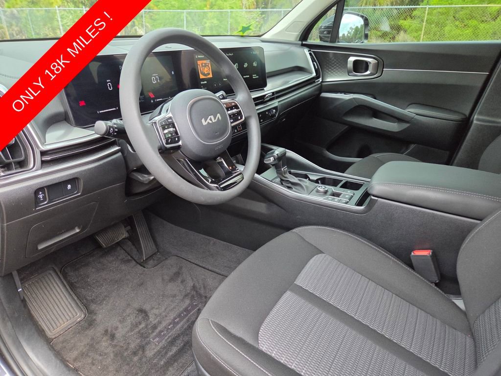 Used 2025 Kia Sorento LX FWD image 28