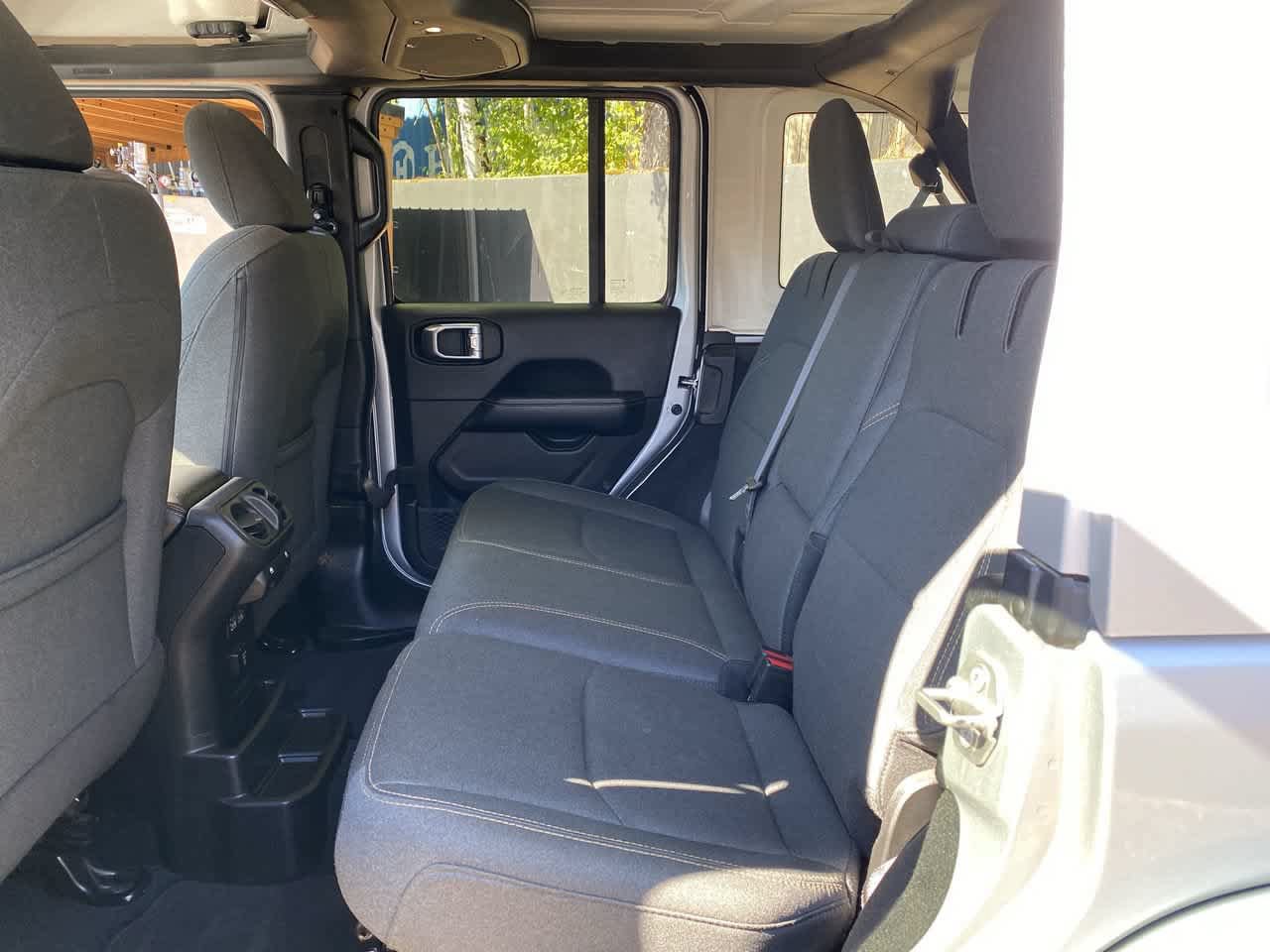 Used 2024 Jeep Wrangler Unlimited Sahara AWD/4WD image 16