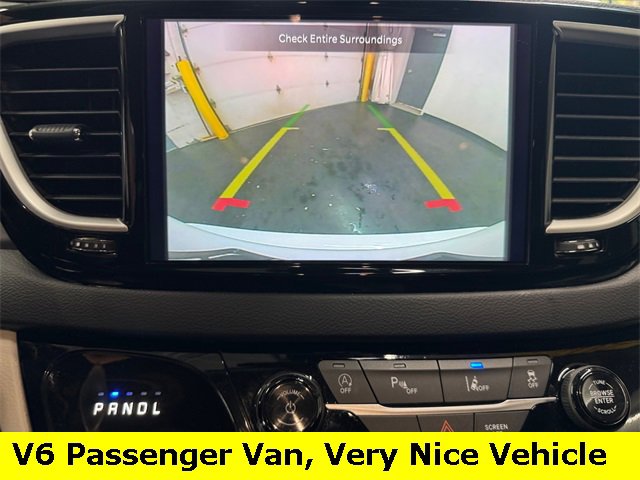 Used 2024 Chrysler Pacifica Touring-L image 17