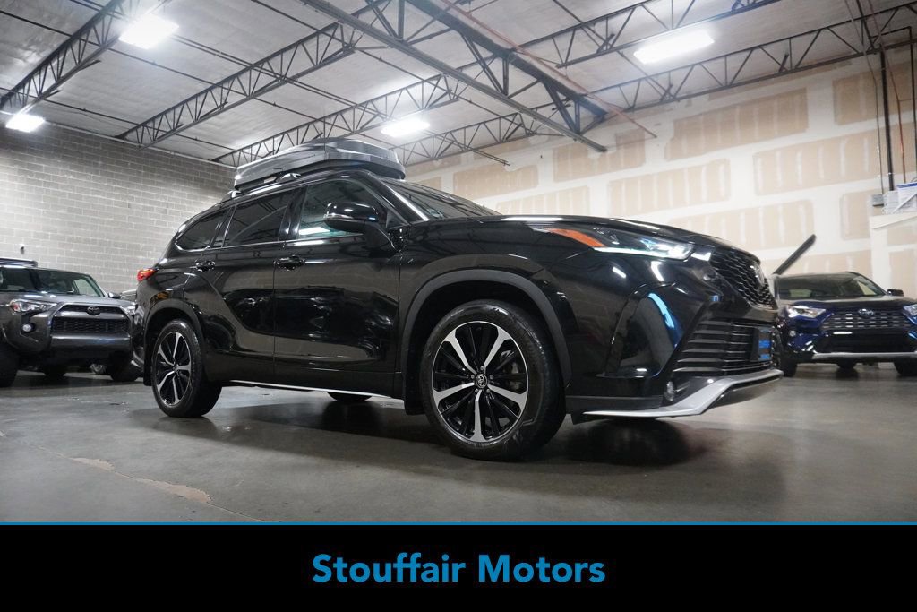 Used 2022 Toyota Highlander XSE AWD/4WD image 1