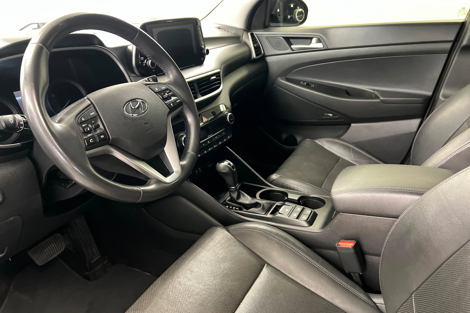 Used 2019 Hyundai Tucson Ultimate w/ Cargo Package AWD/4WD image 16