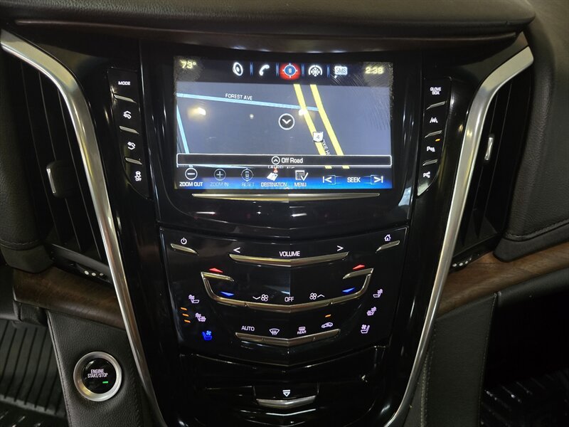 Used 2018 Cadillac Escalade Premium Luxury AWD/4WD image 25
