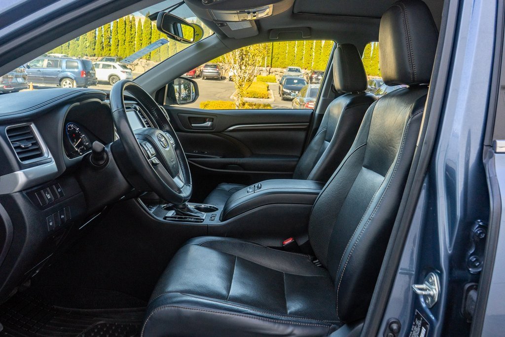 Used 2014 Toyota Highlander Limited image 26