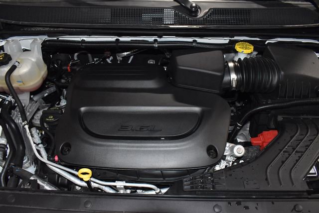 Certified 2025 Chrysler Pacifica Limited image 10