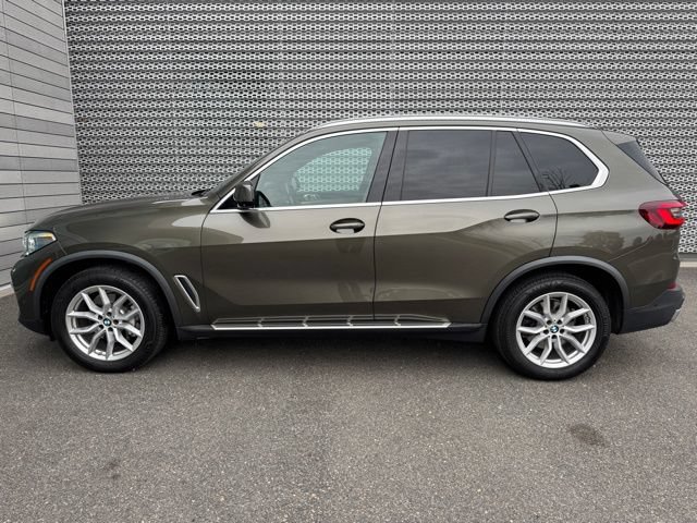 Used 2021 BMW X5 xDrive40i w/ Executive Package AWD/4WD image 2