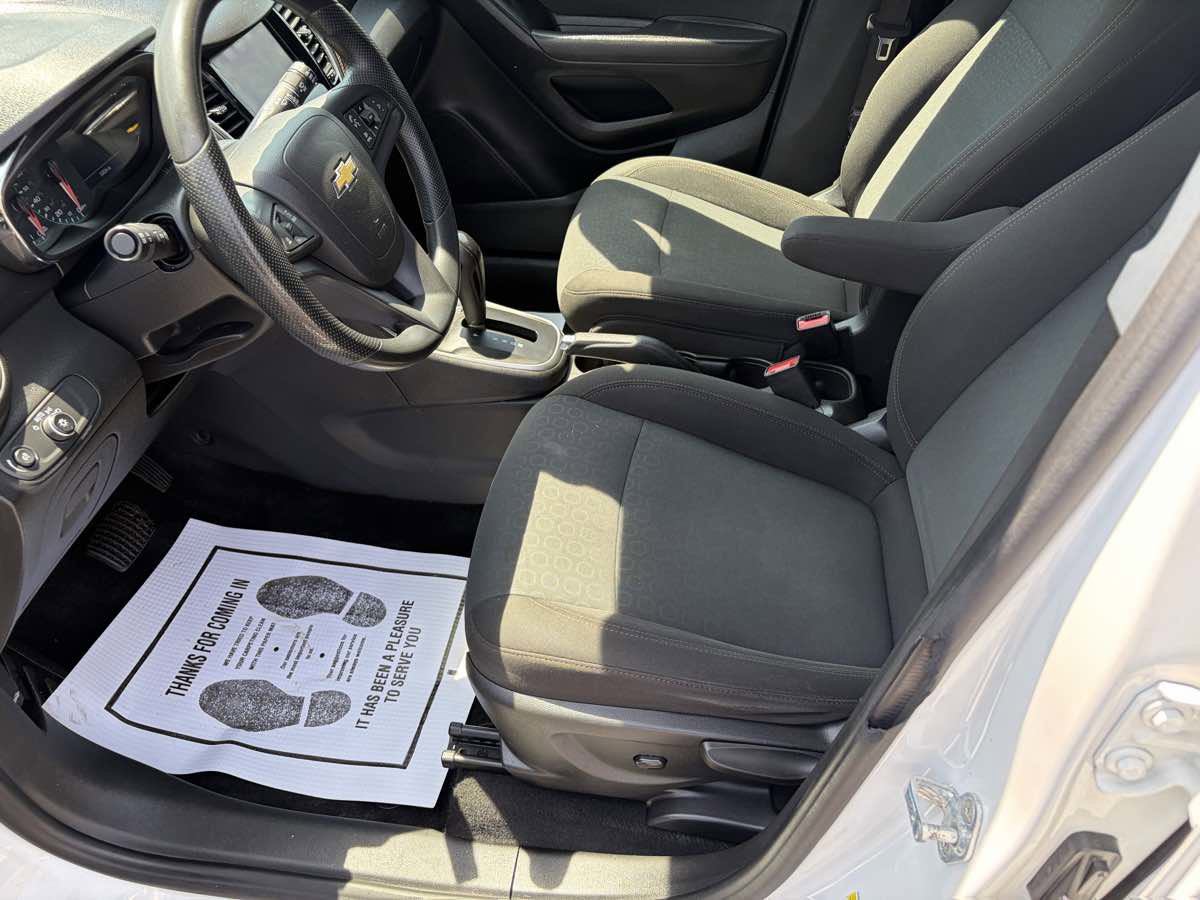 Used 2020 Chevrolet Trax LS w/ Tint and Cruise Package FWD image 9