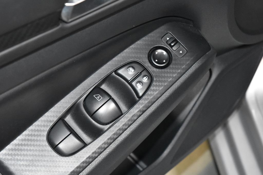 Used 2024 Nissan Altima 2.5 SV FWD image 5