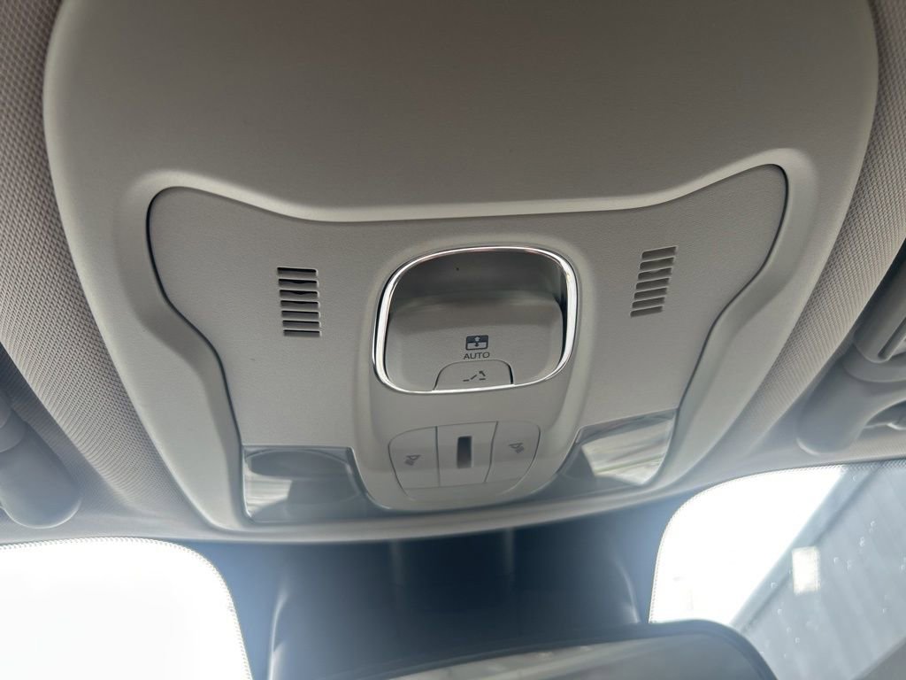 Used 2016 Jeep Renegade 75th Anniversary AWD/4WD image 34