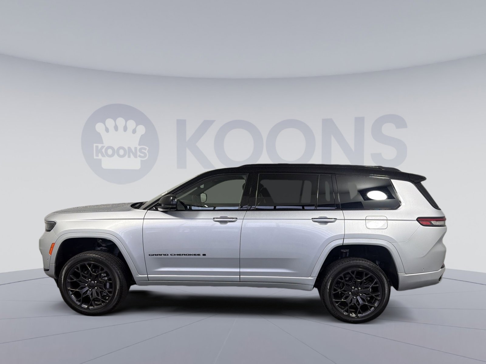 Used 2024 Jeep Grand Cherokee L Summit w/ Advanced Protech Group IV image 2