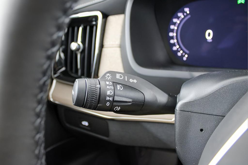 New 2026 Volvo XC90 B5 Plus w/ Protection Package Premier image 20