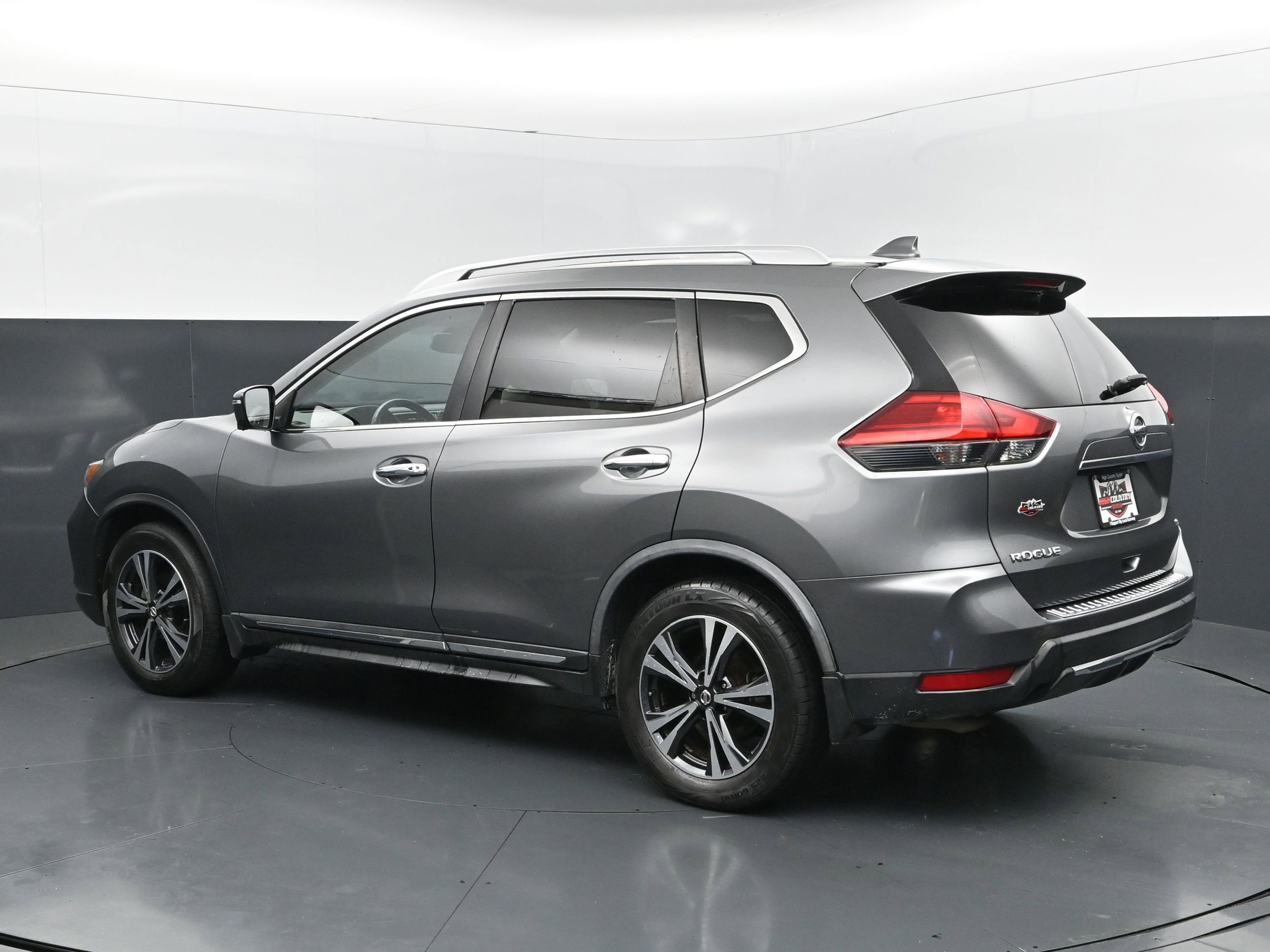 Used 2017 Nissan Rogue SL w/ SL Premium Package FWD image 3