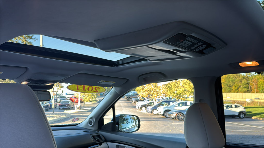 Used 2017 Honda Pilot Elite image 32