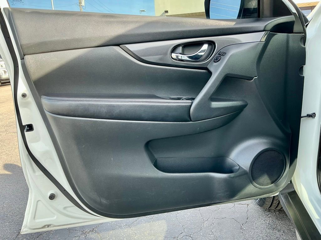 Used 2017 Nissan Rogue S image 41