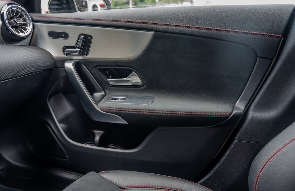 Used 2024 Mercedes-Benz CLA 250 4MATIC image 13