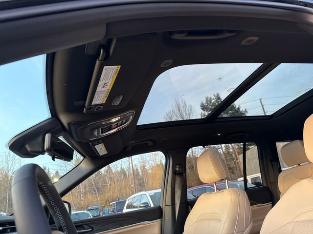 New 2025 Jeep Grand Cherokee Limited w/ Luxury Tech Group II AWD/4WD image 27