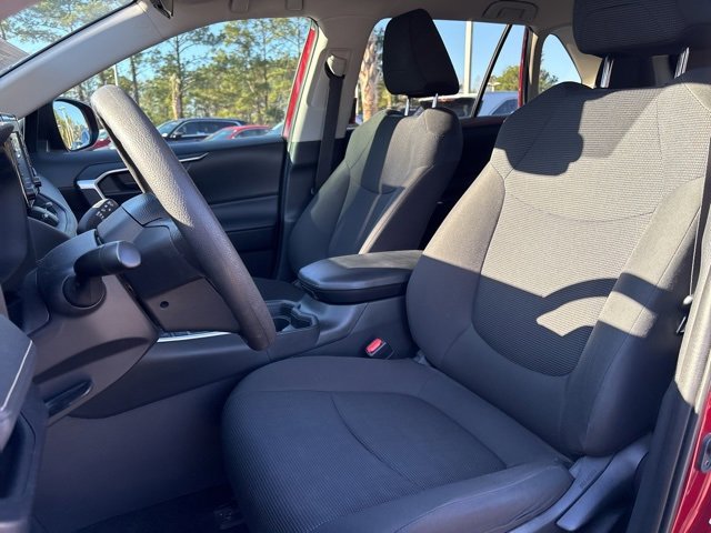 Used 2020 Toyota RAV4 LE image 4